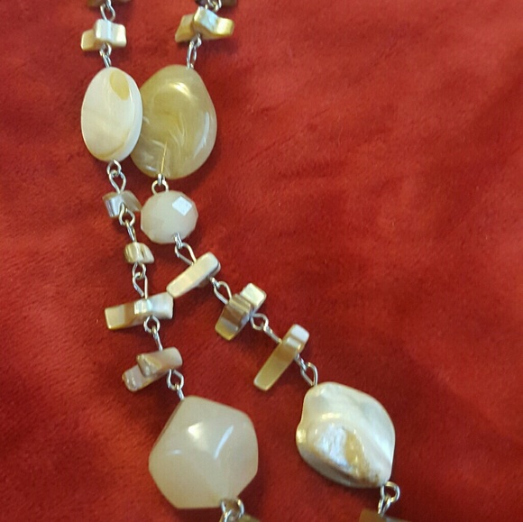 White abalone necklace - Picture 2 of 3
